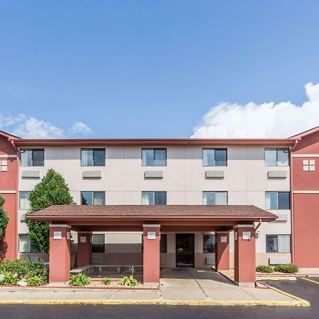 Super 8 By Wyndham St. Charles Hotel Saint Charles Exterior photo