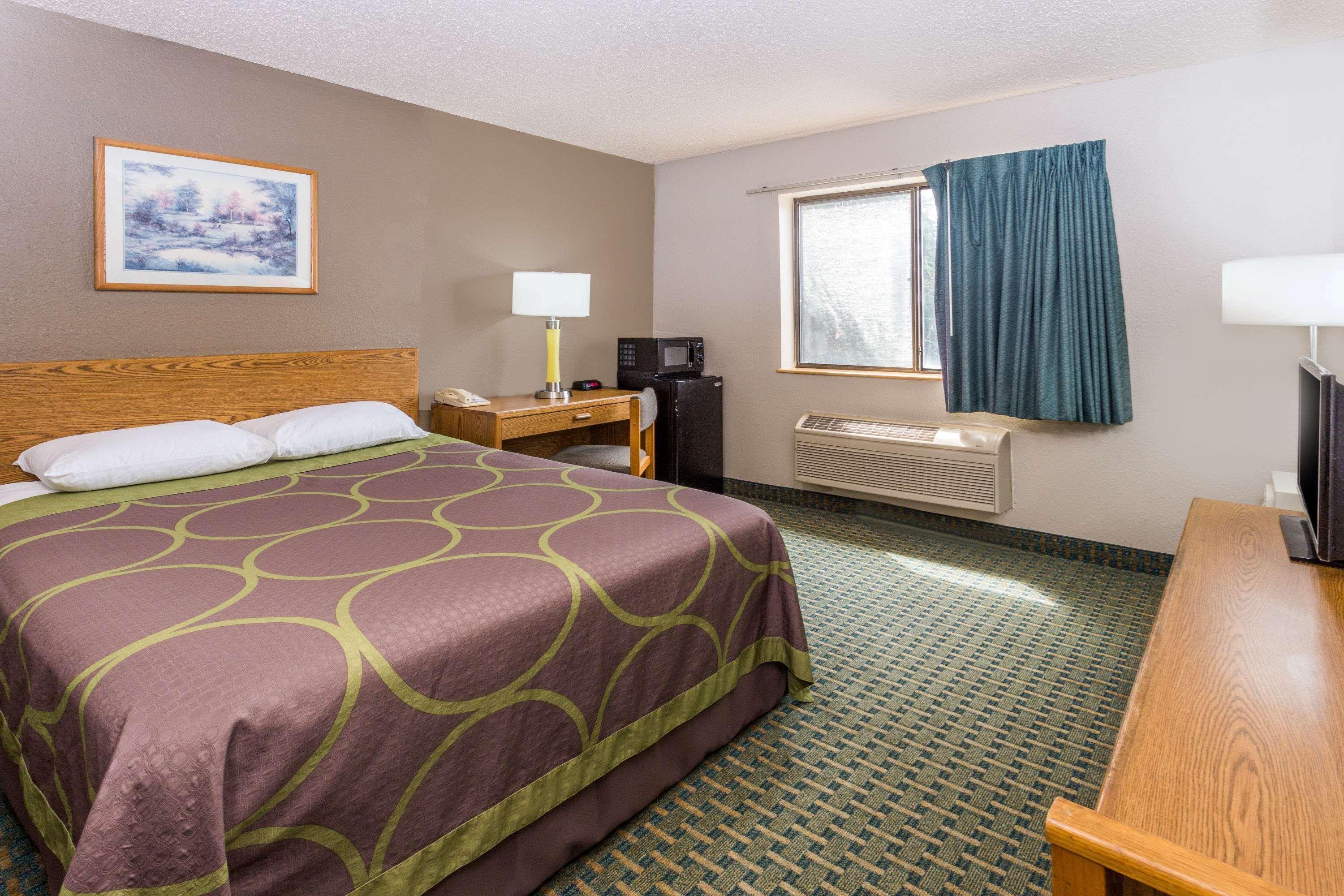 Super 8 By Wyndham St. Charles Hotel Saint Charles Exterior photo