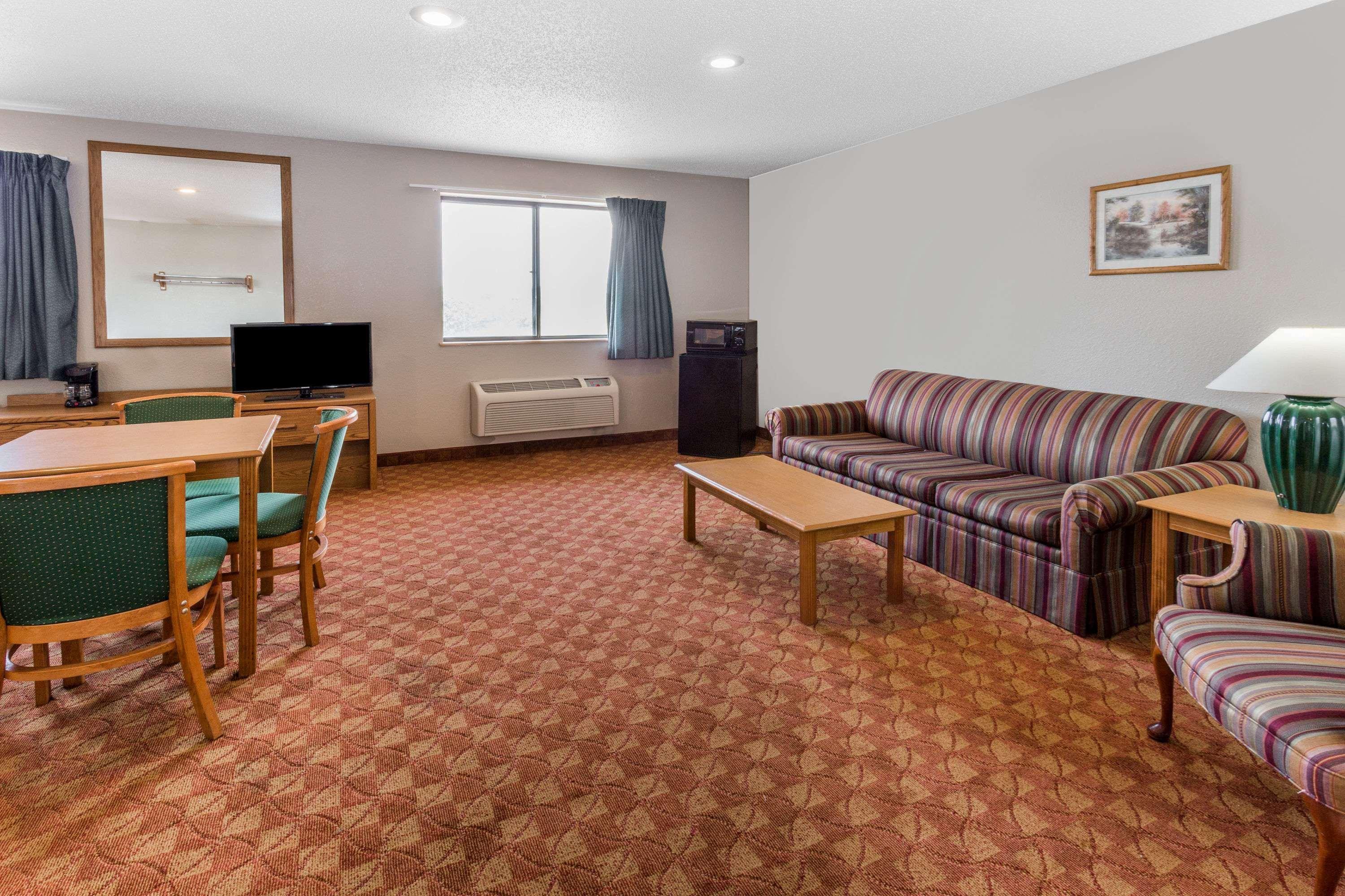 Super 8 By Wyndham St. Charles Hotel Saint Charles Exterior photo