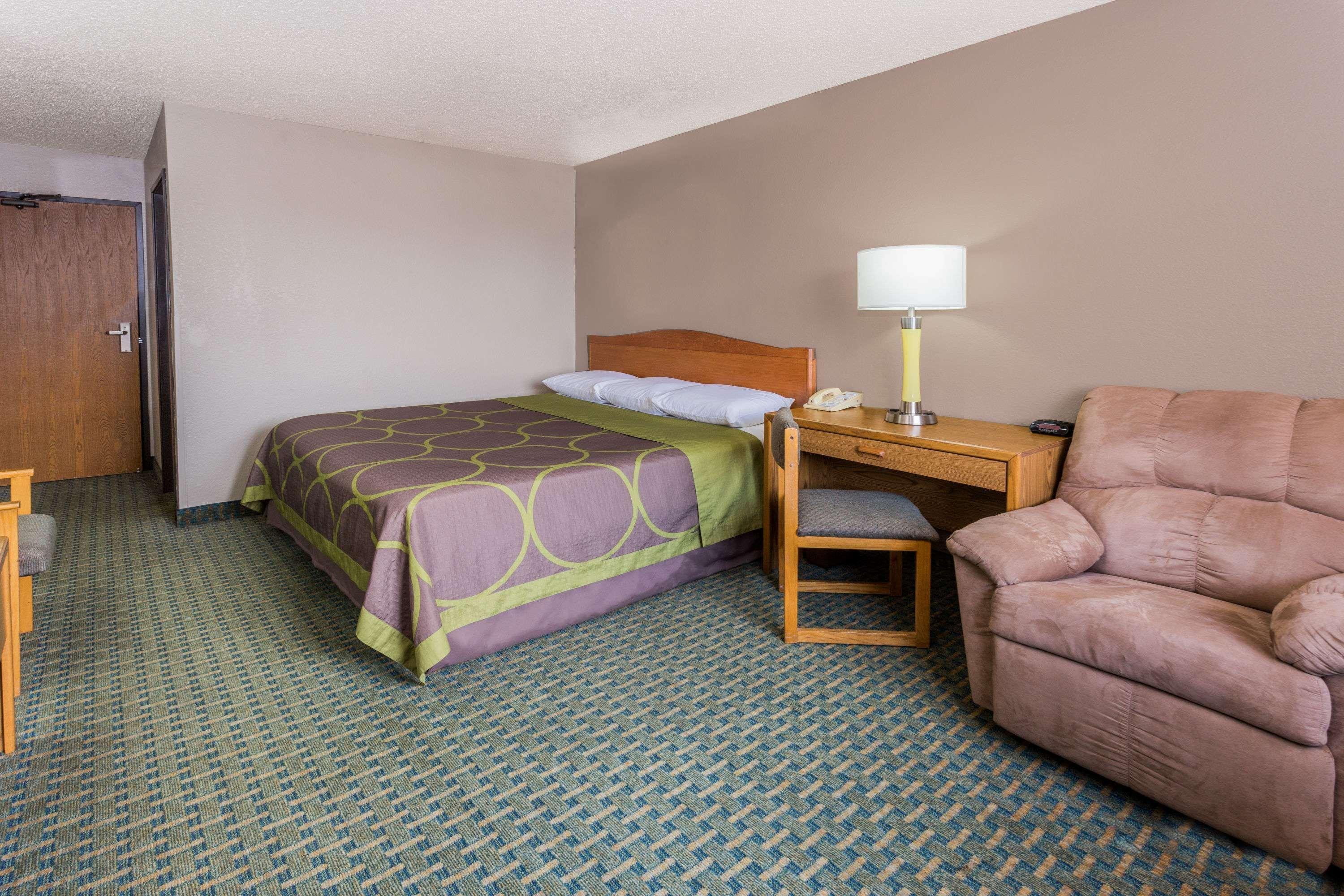 Super 8 By Wyndham St. Charles Hotel Saint Charles Exterior photo