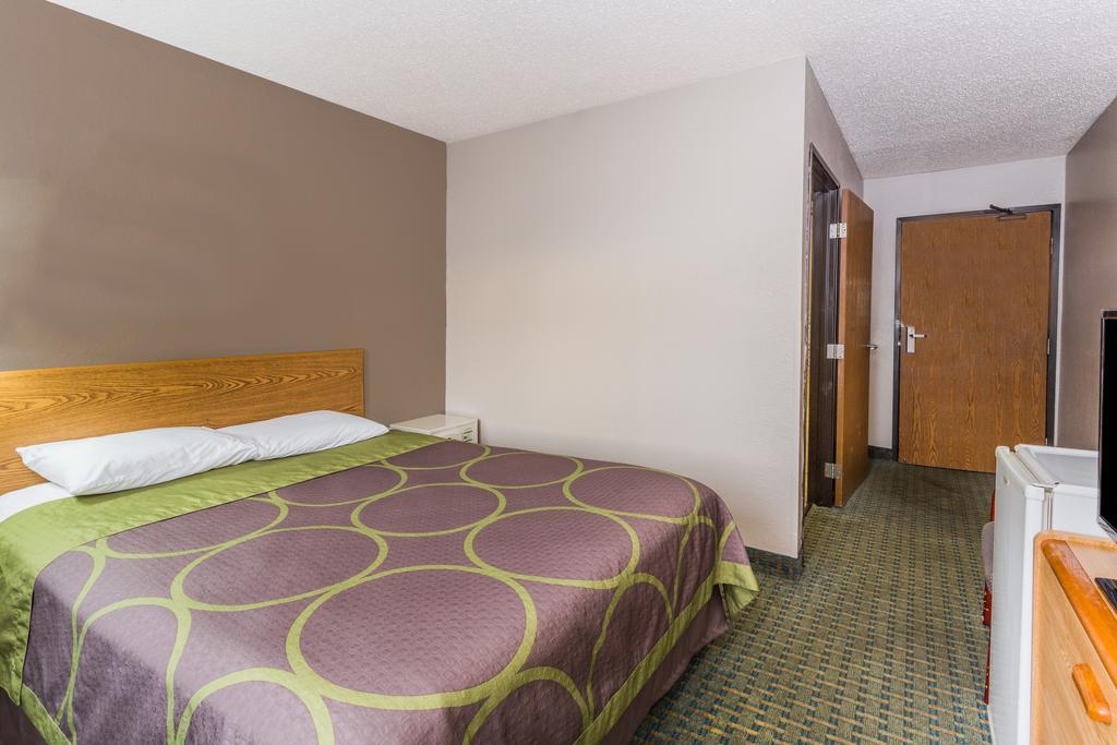 Super 8 By Wyndham St. Charles Hotel Saint Charles Exterior photo