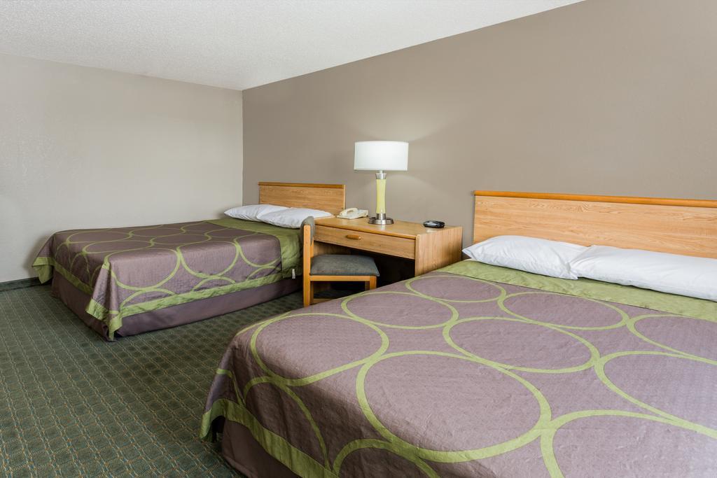 Super 8 By Wyndham St. Charles Hotel Saint Charles Exterior photo
